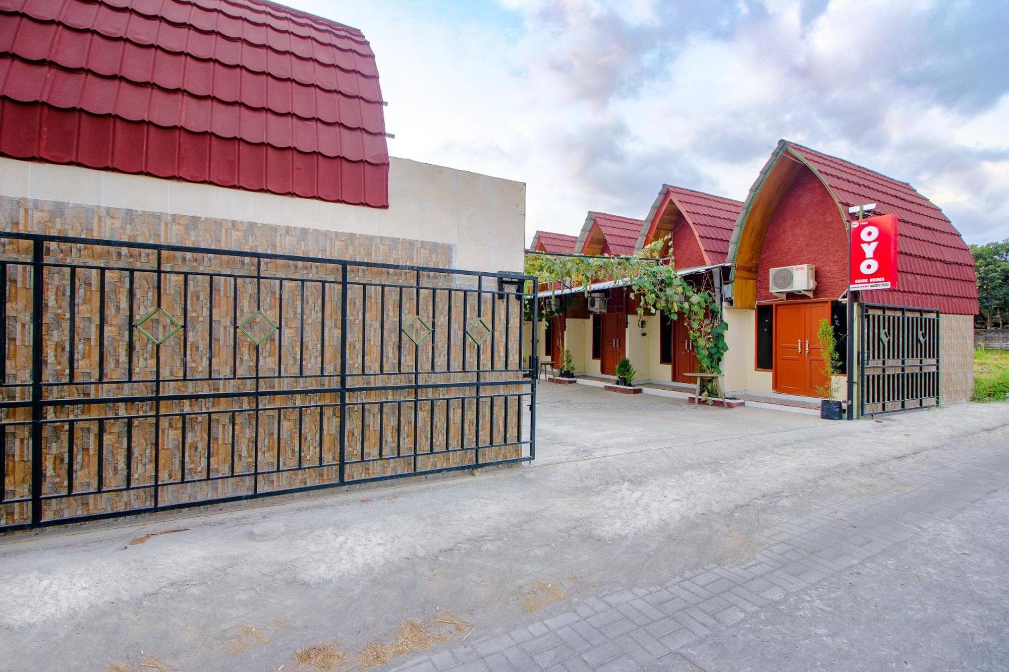 Hotel Oyo Life 1643 Grand Monica Maguwo Esterno foto